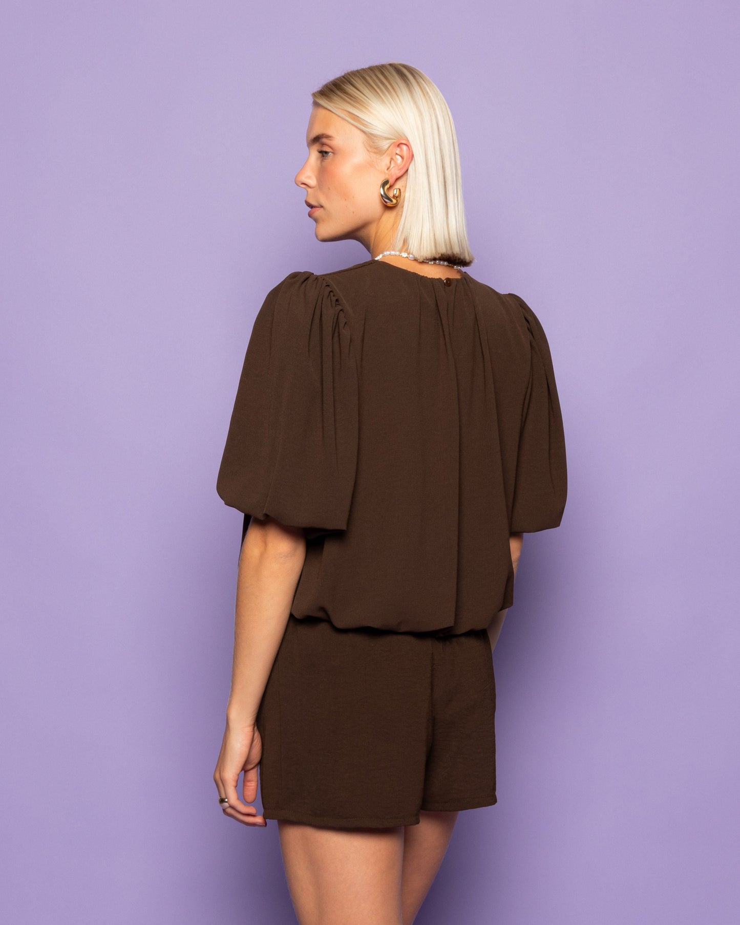 JULIE BUBBLE HEM TOP BRUIN