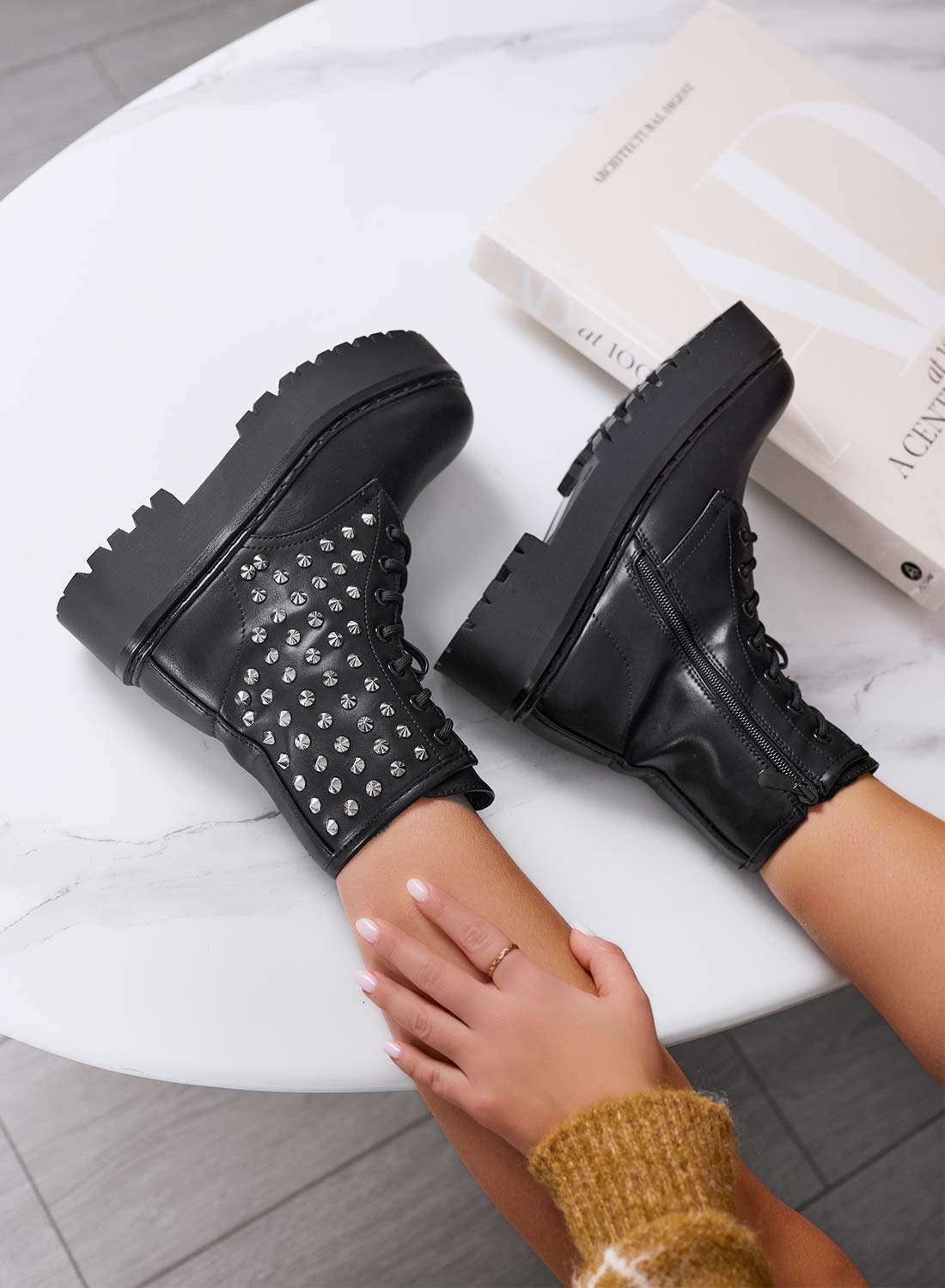 Alessia™ - Botas negras con tachuelas
