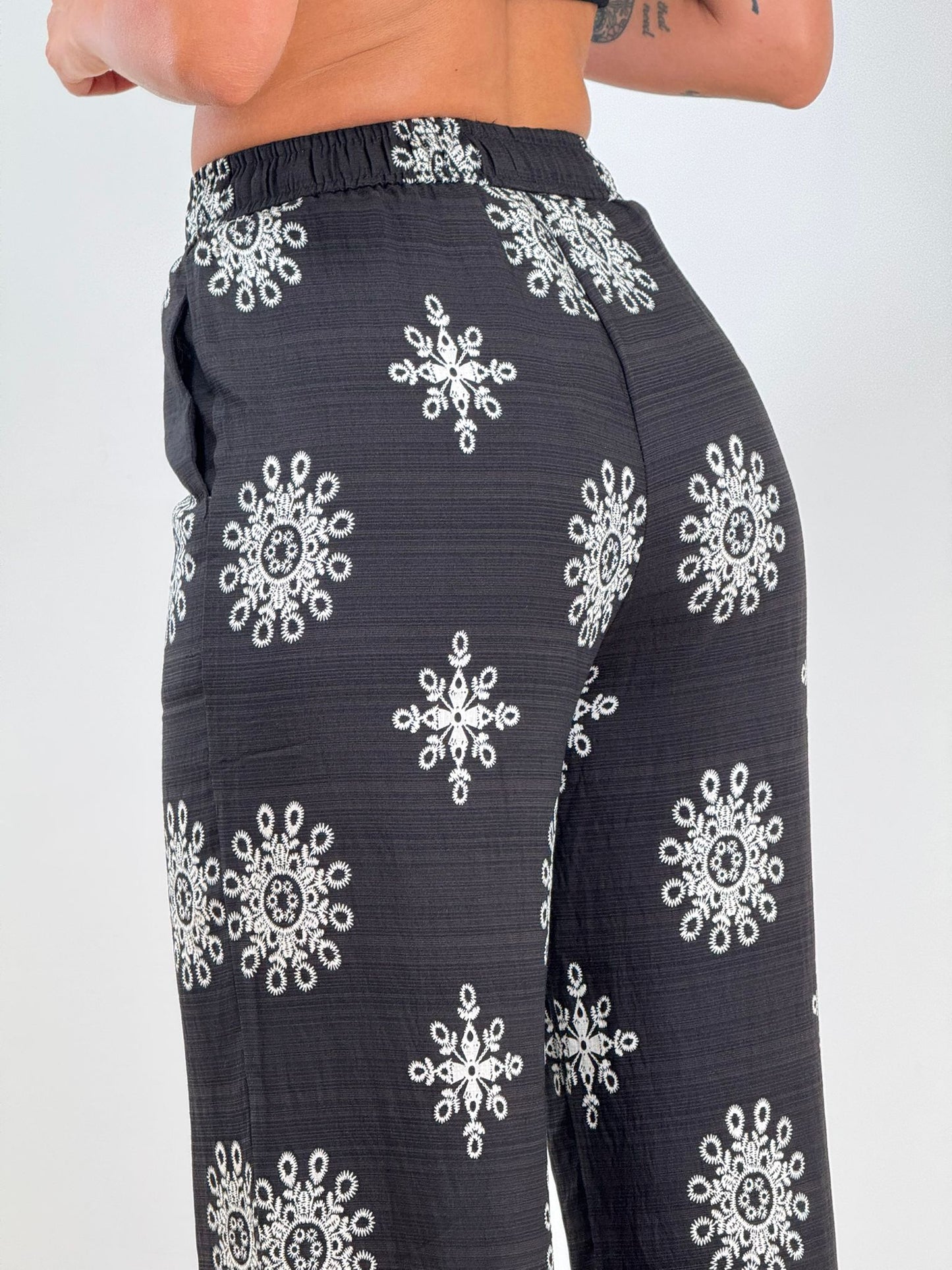 PANTALACCIO RICAMI NERO 19256