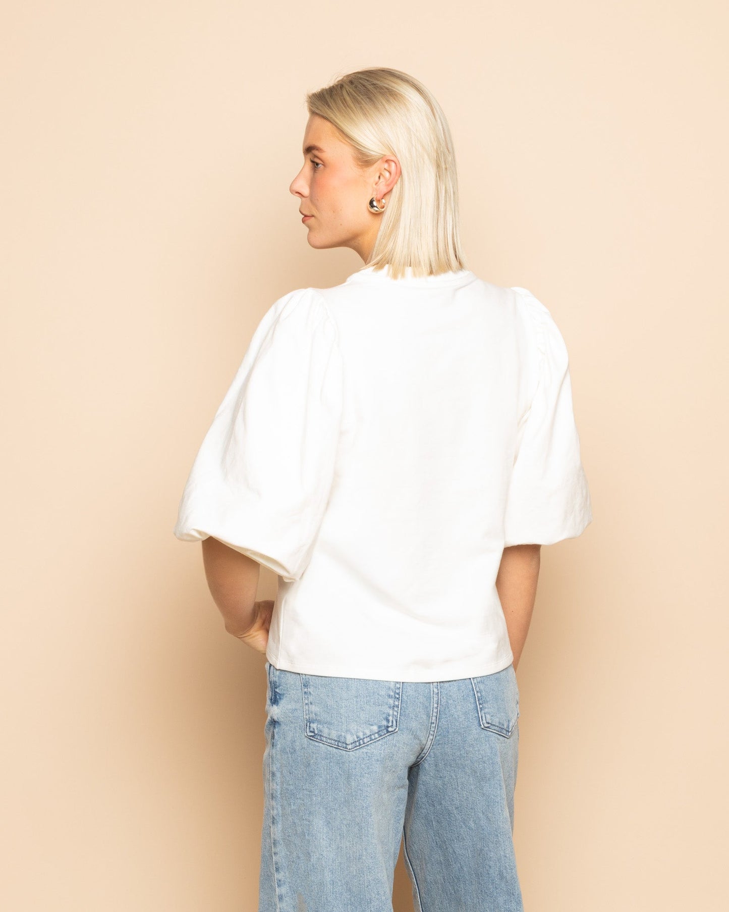 LOA PUFF SLEEVE SWEAT TOP CRÈME