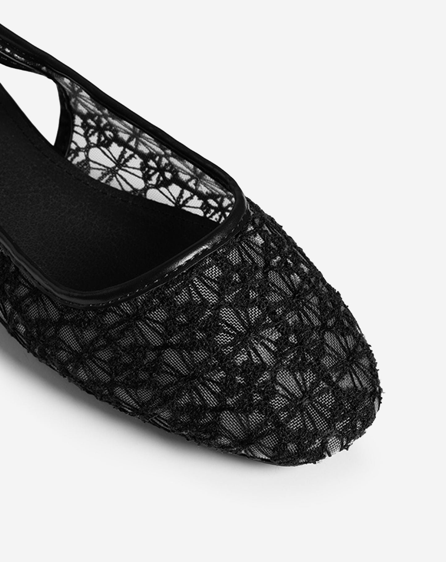 Zapatos destalonados bordados