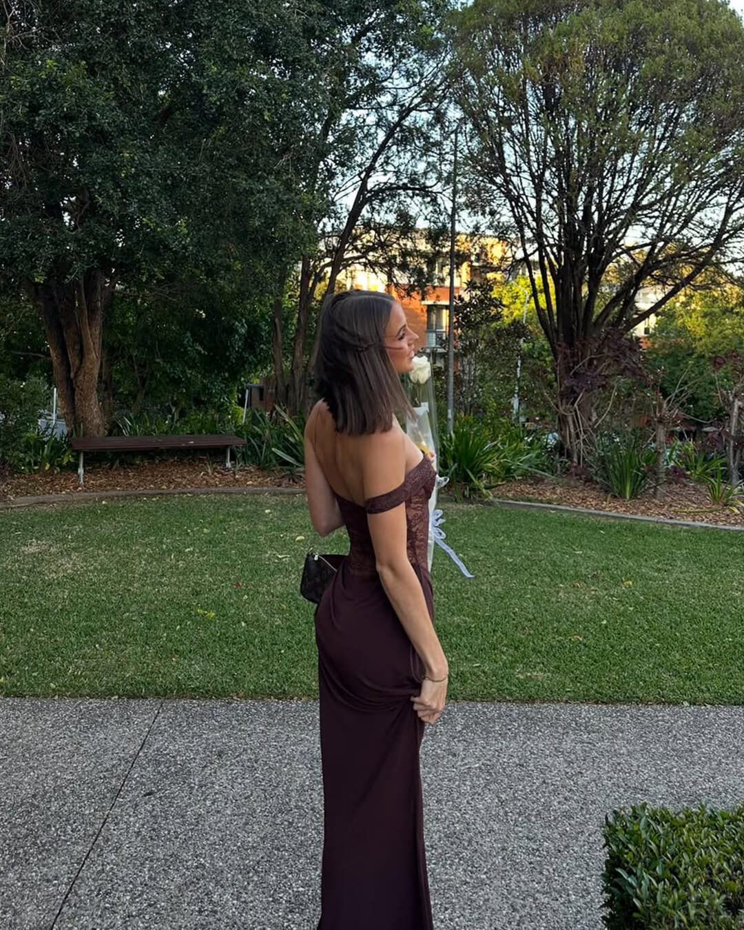 Vestido largo de encaje de un hombro Olga