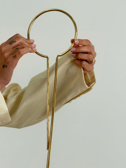 Collana rigida con fili oro
