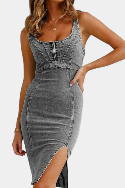 Vestido Denim con Tirantes Ajustables y Abertura Frontal