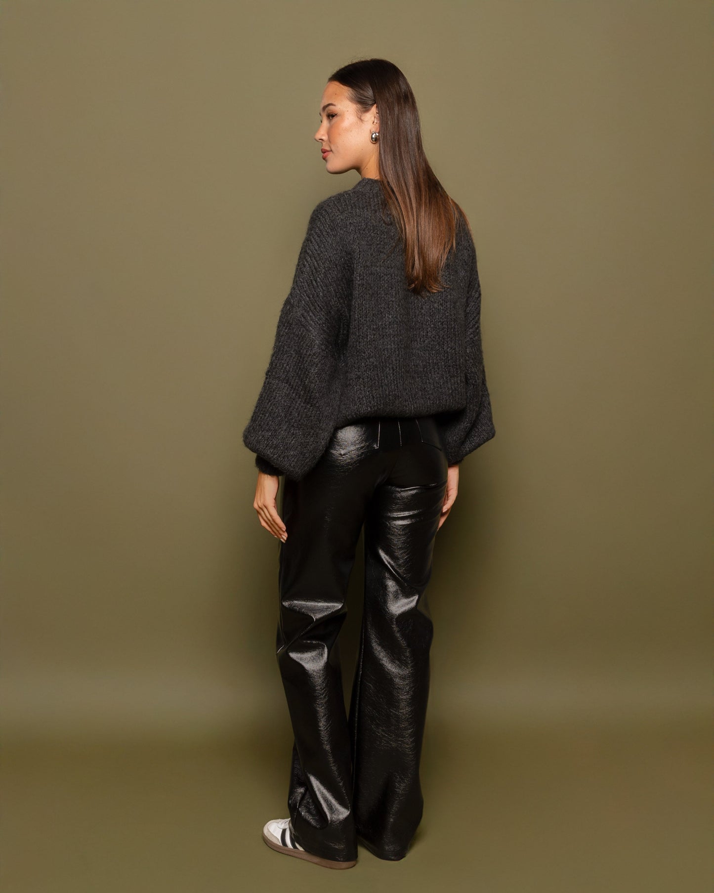 LIQUID LEATHER STRAIGHT LEG PANTS PETITE ZWART