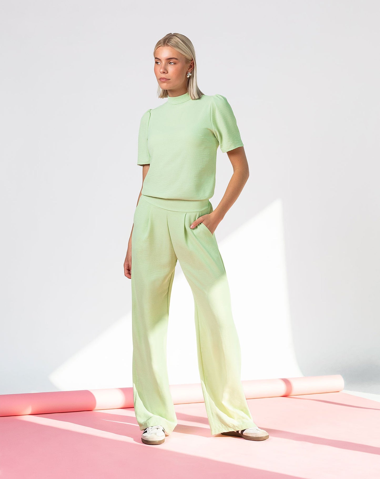 JULIE SHORT SLEEVE TOP PISTACHE