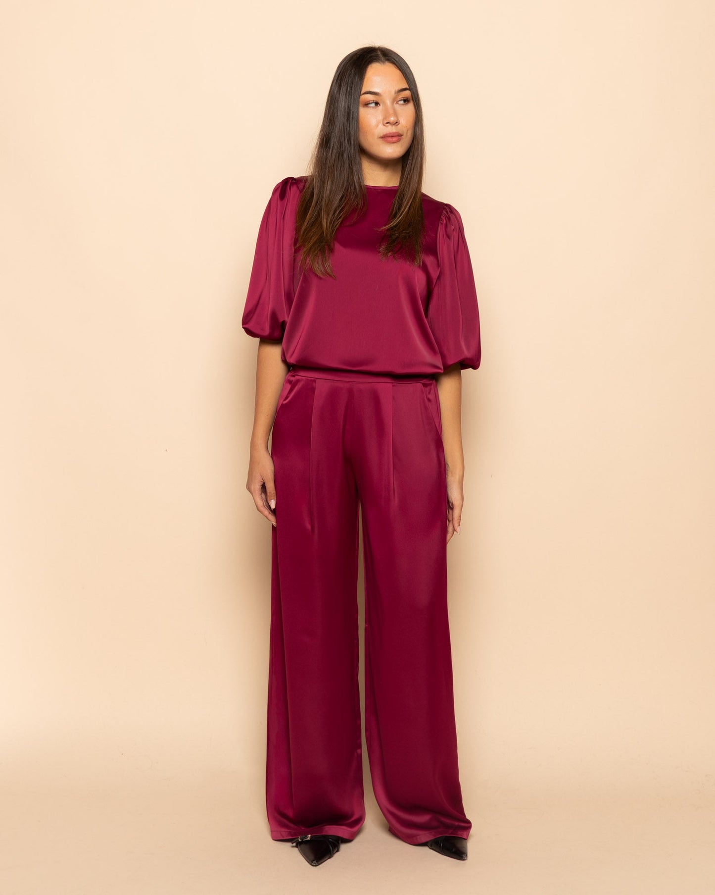 JULIE SATIN PUFF SLEEVE TOP BORDEAUX