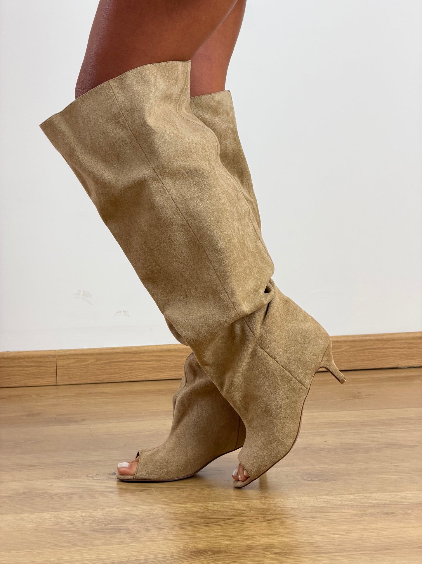 Stivale beige spuntato 2975