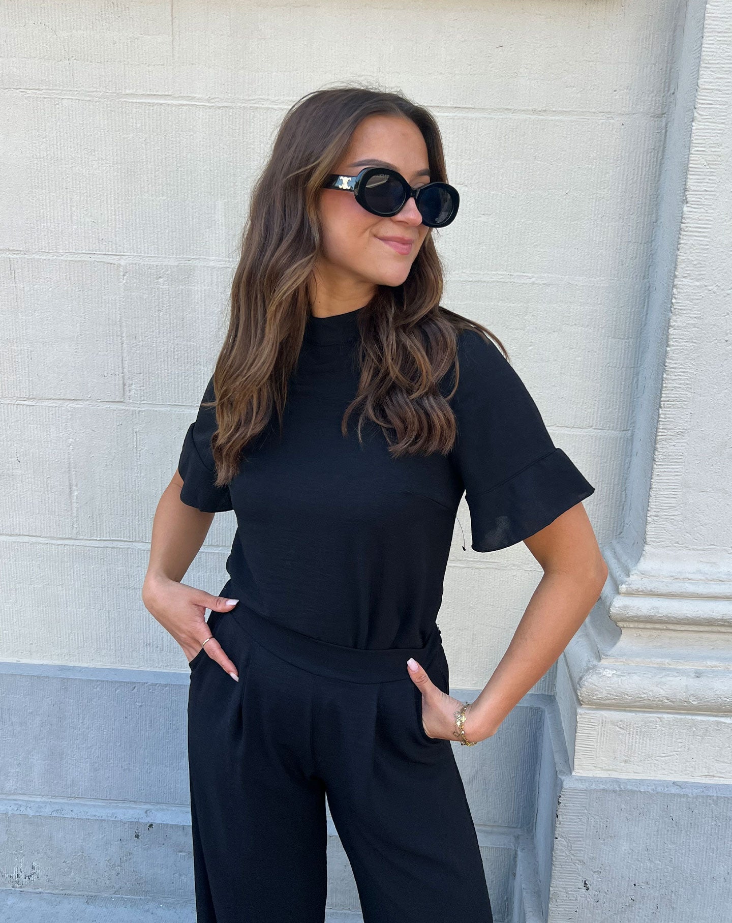 JULIE RUFFLE TOP ZWART
