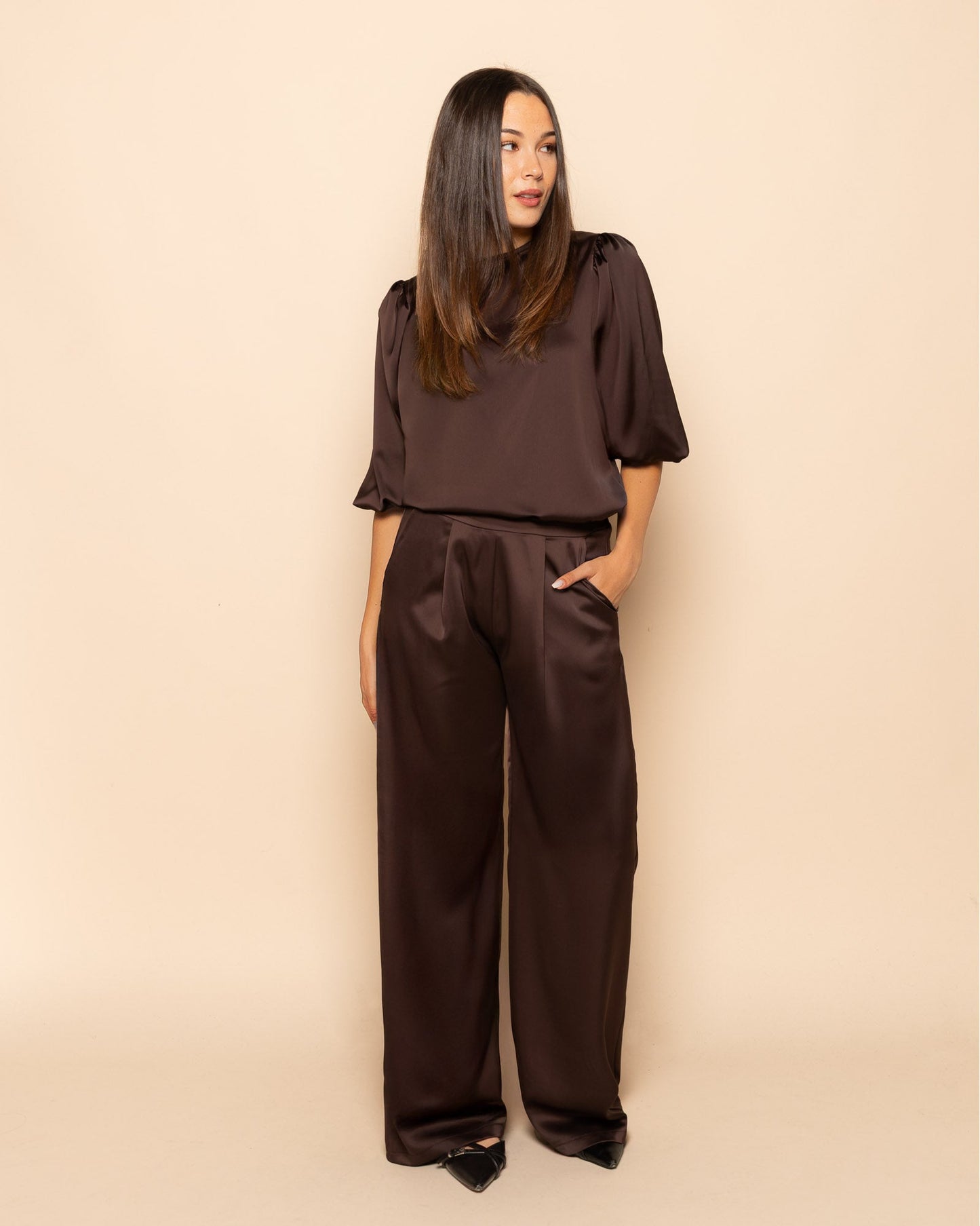 JULIE SATIN PUFF SLEEVE TOP BRUIN