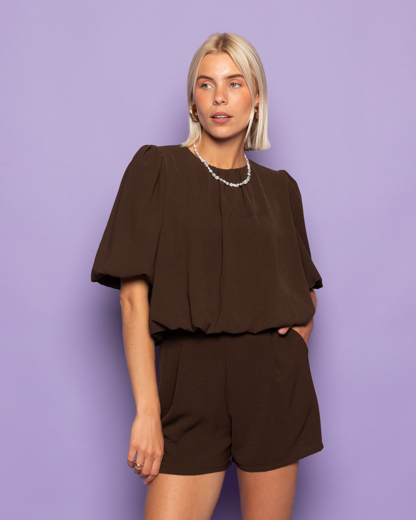 JULIE BUBBLE HEM TOP BRUIN