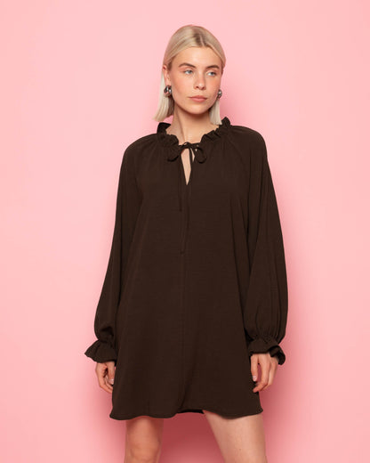 JULIE RUFFLE NECK DRESS BRUIN