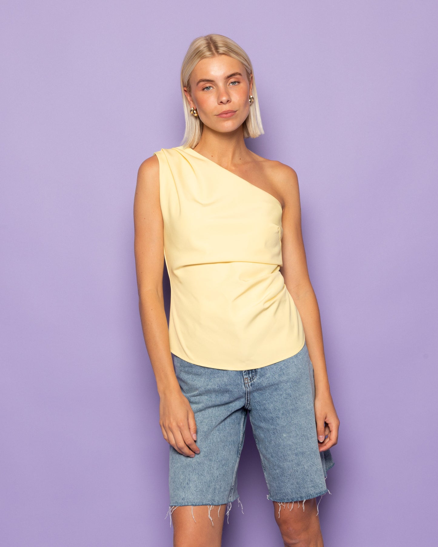 SOFIA ONE SHOULDER RUCHED TOP BOTERGEEL