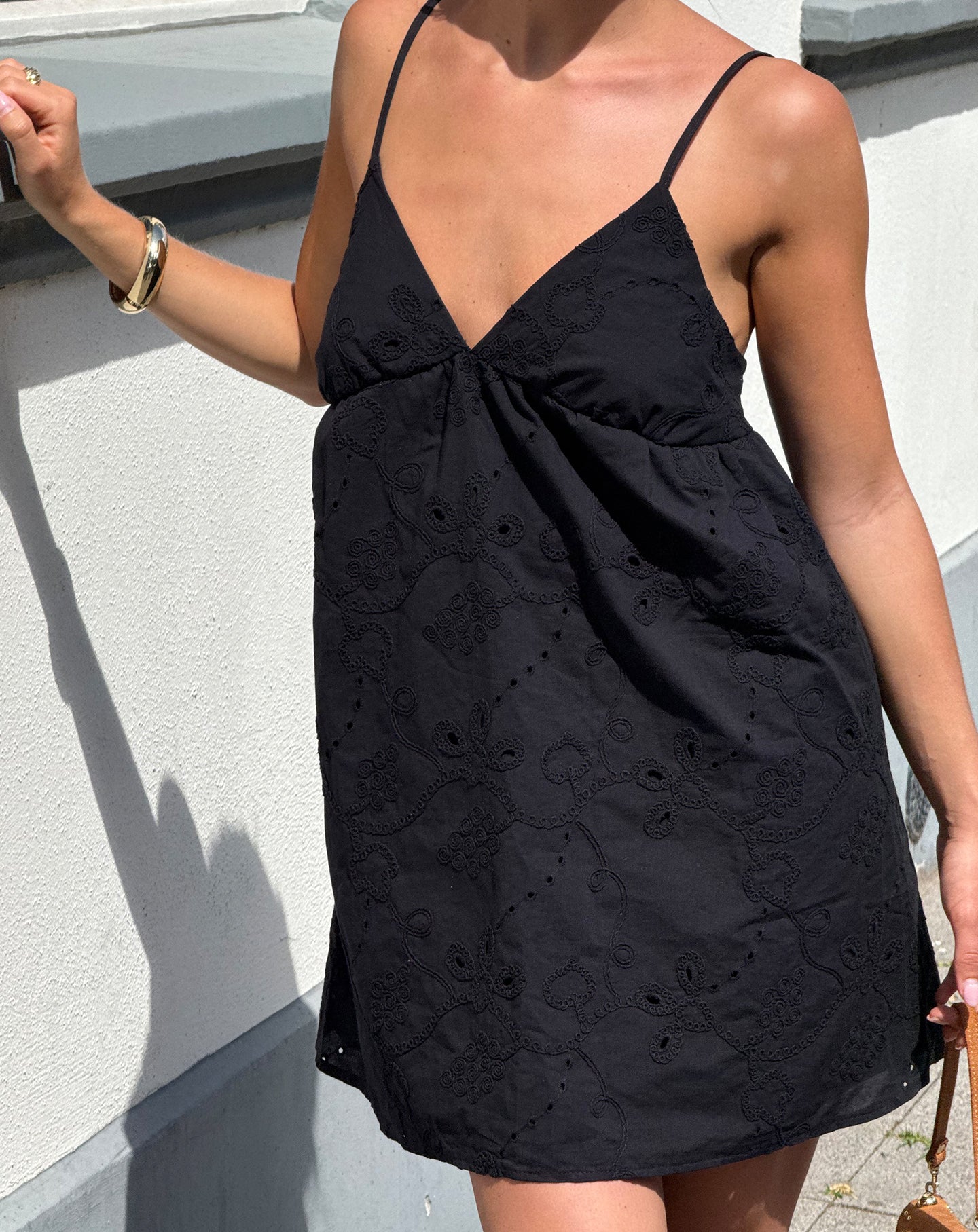 MANOU BRODERIE CAMI DRESS ZWART