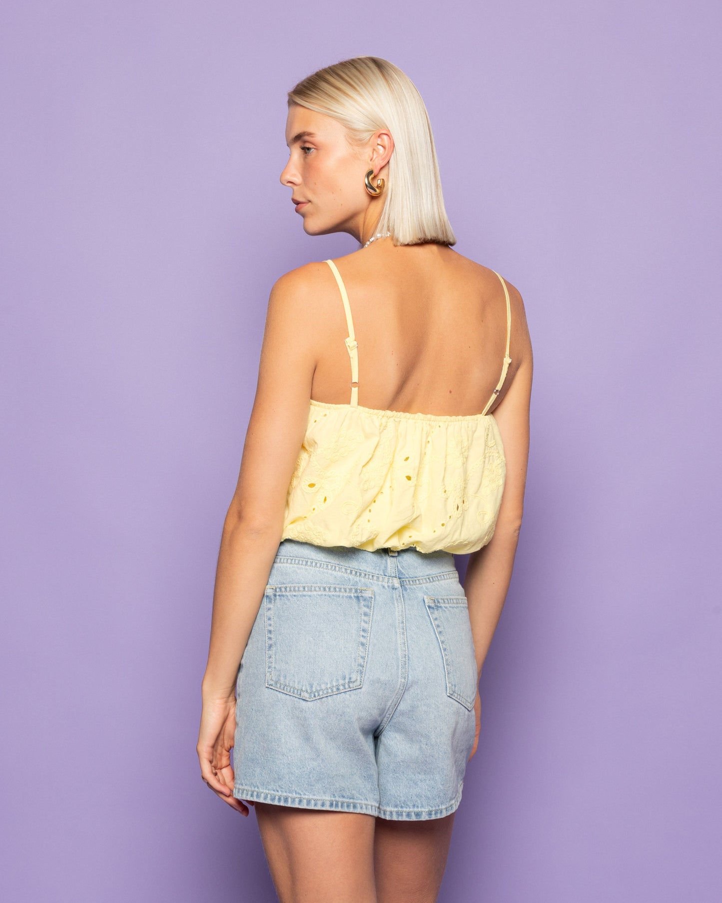 MANOU BRODERIE BUBBLE HEM TOP BOTERGEEL