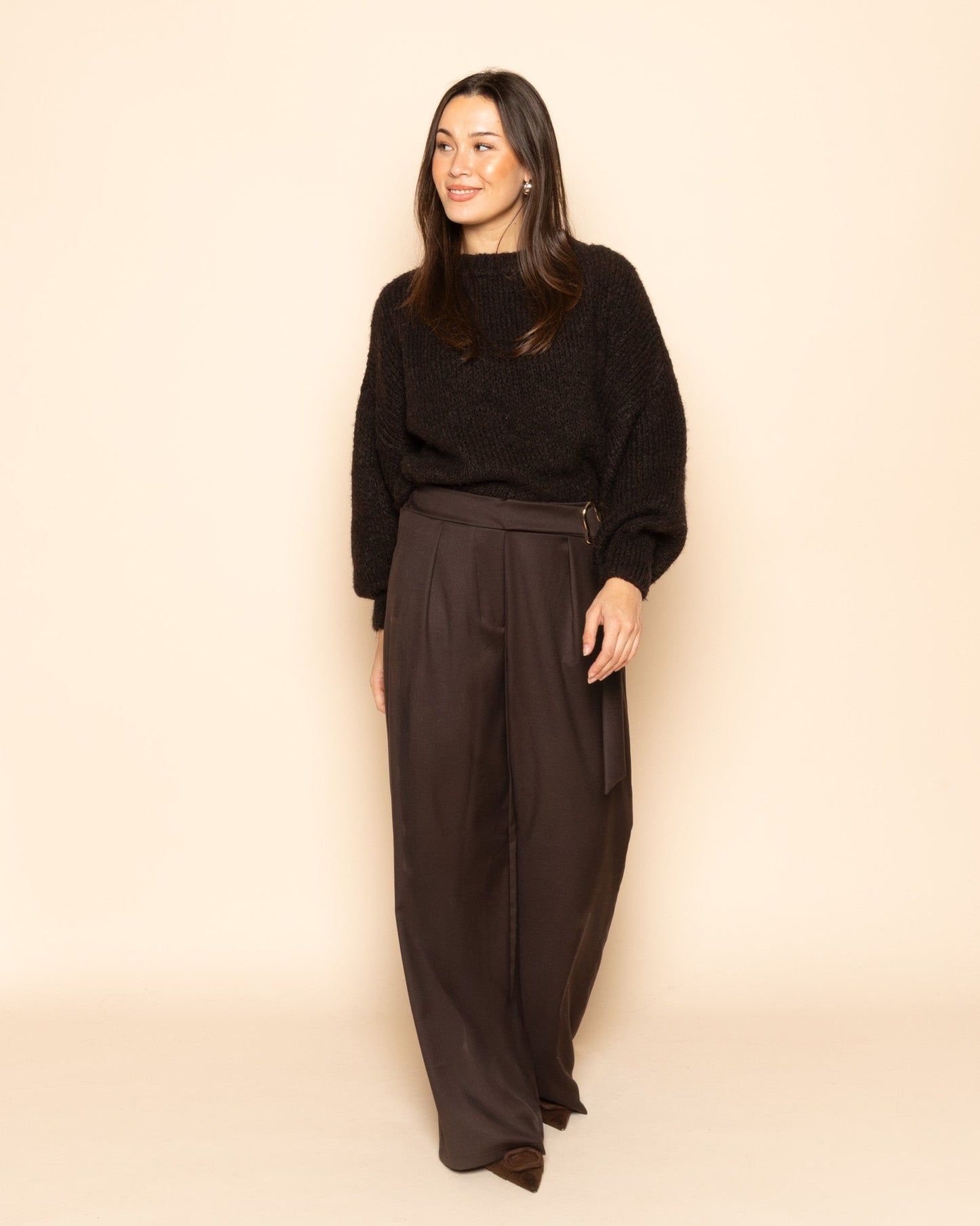 PHOEBE BUCKLE STRAIGHT LEG PANTALON BRUIN