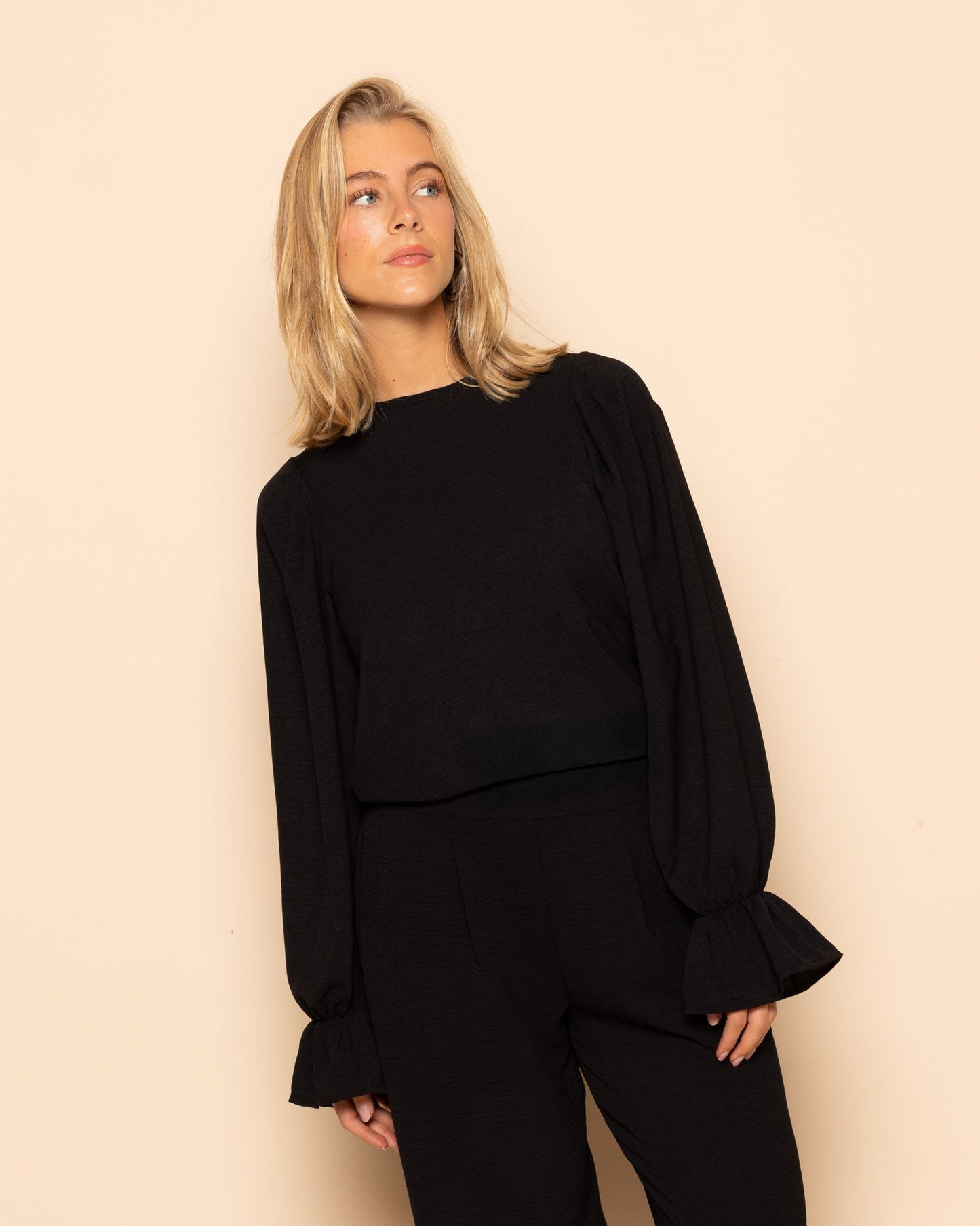 JULIE PLEATS LONG SLEEVE TOP ZWART