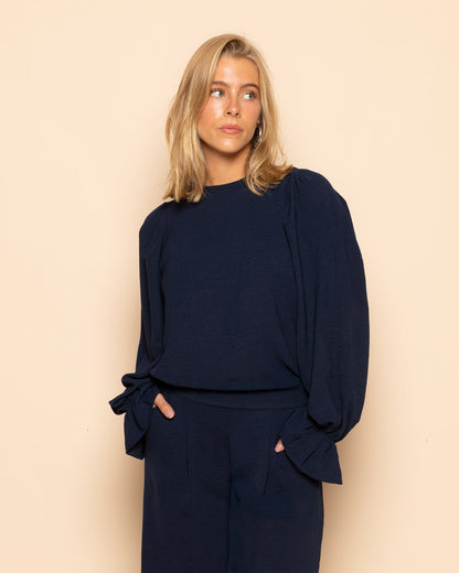JULIE PLEATS LONG SLEEVE TOP MARINEBLAUW