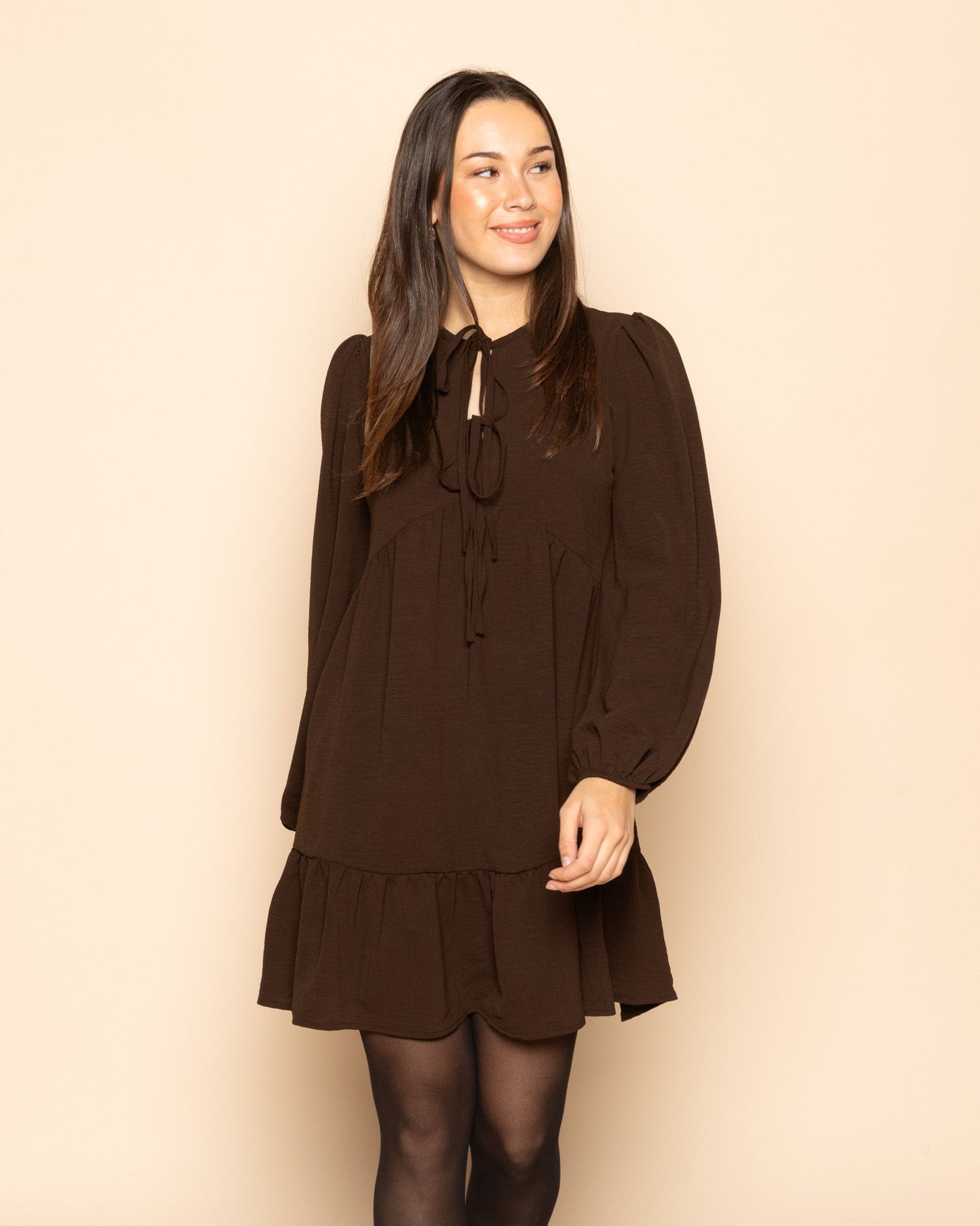 JULIE RUFFLE BOWS DRESS BRUIN