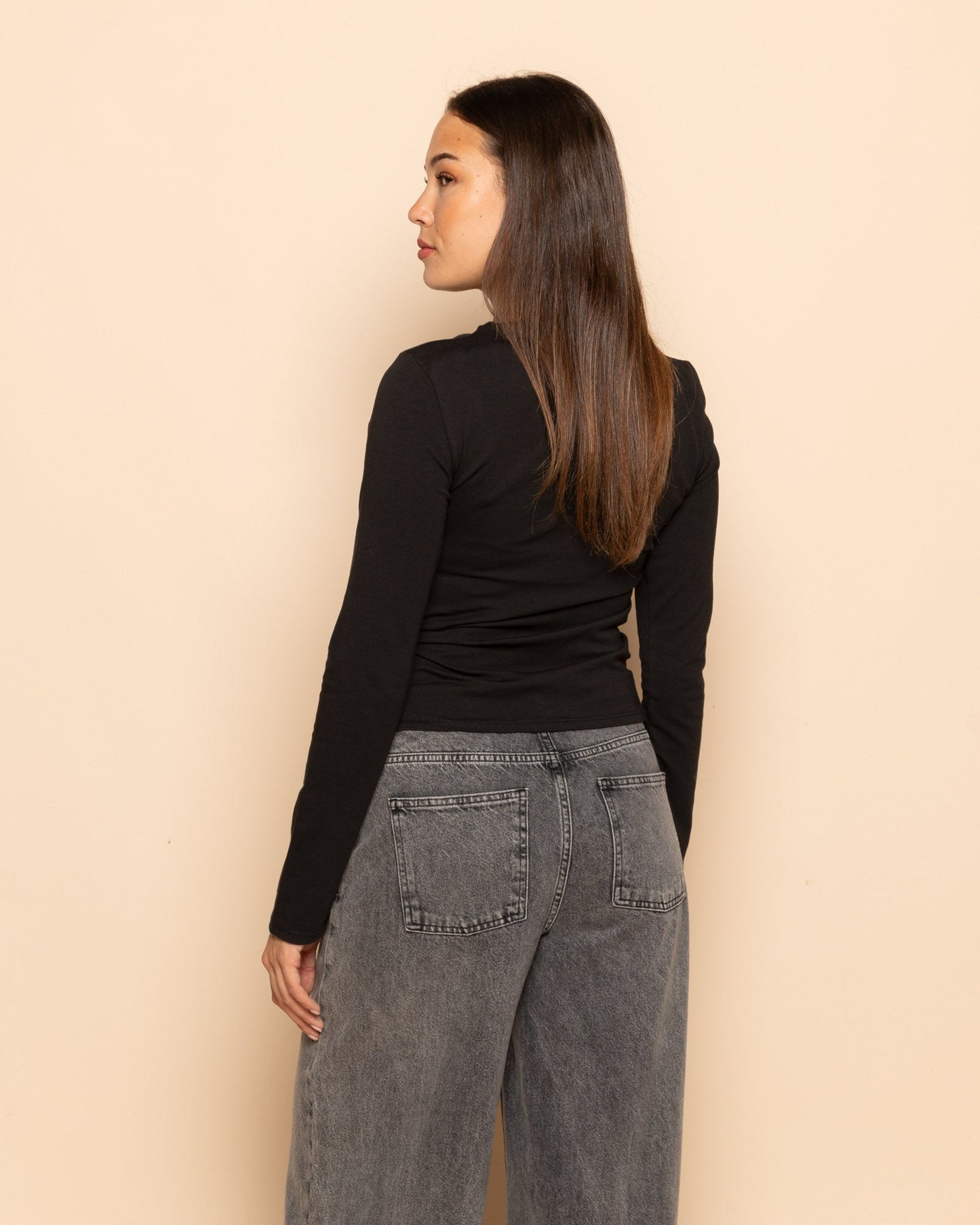 TAMAR GOLDEN DETAIL TOP ZWART