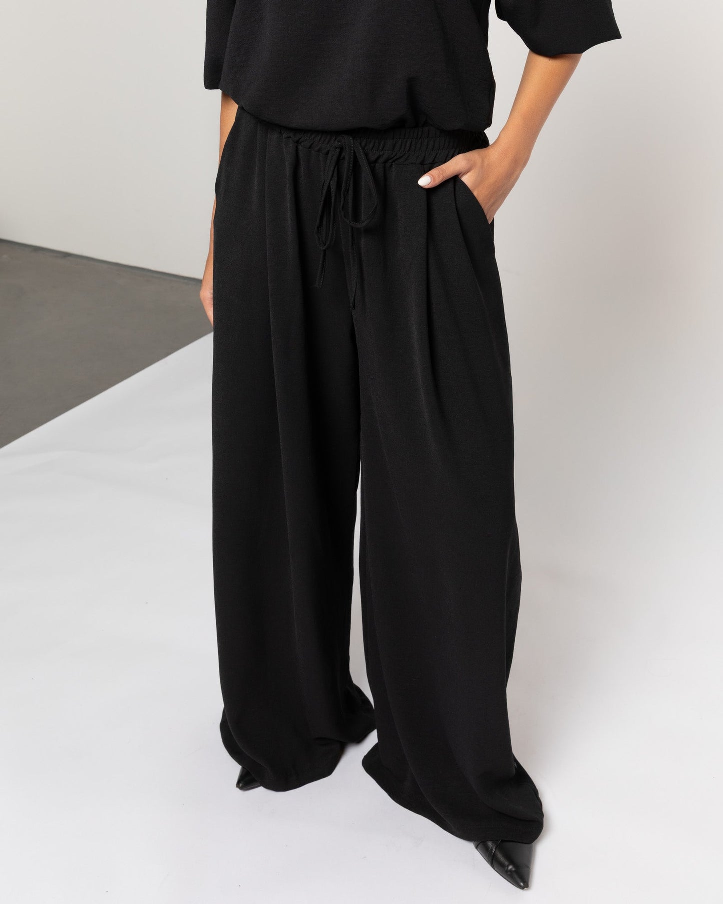 JULIE WIDE LEG PANTALON ZWART