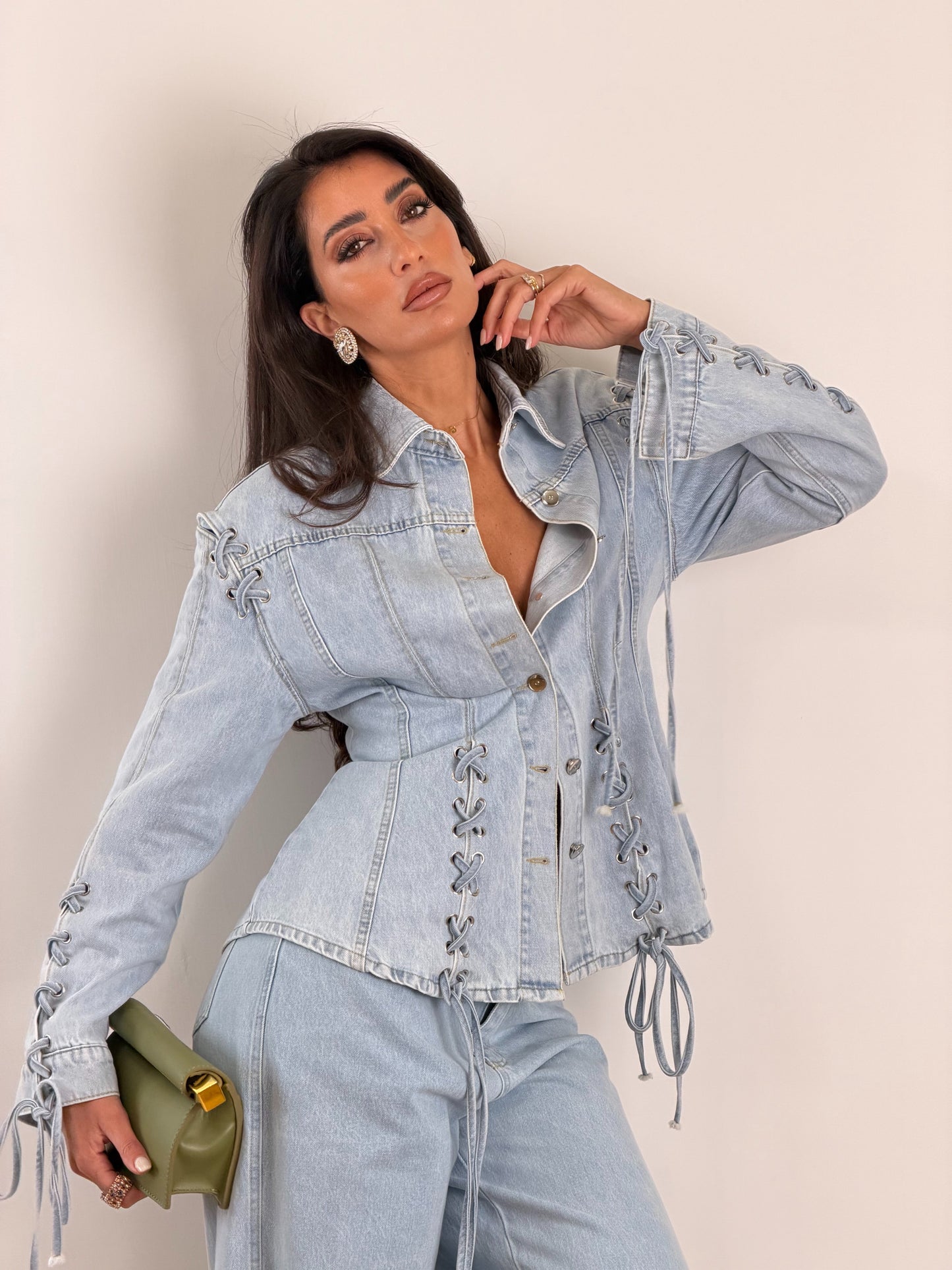 Giacca jeans chiaro con stringhe Z2576