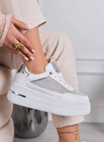 Chloé- Zapatillas blancas con inserciones de tejido y detalles plateados