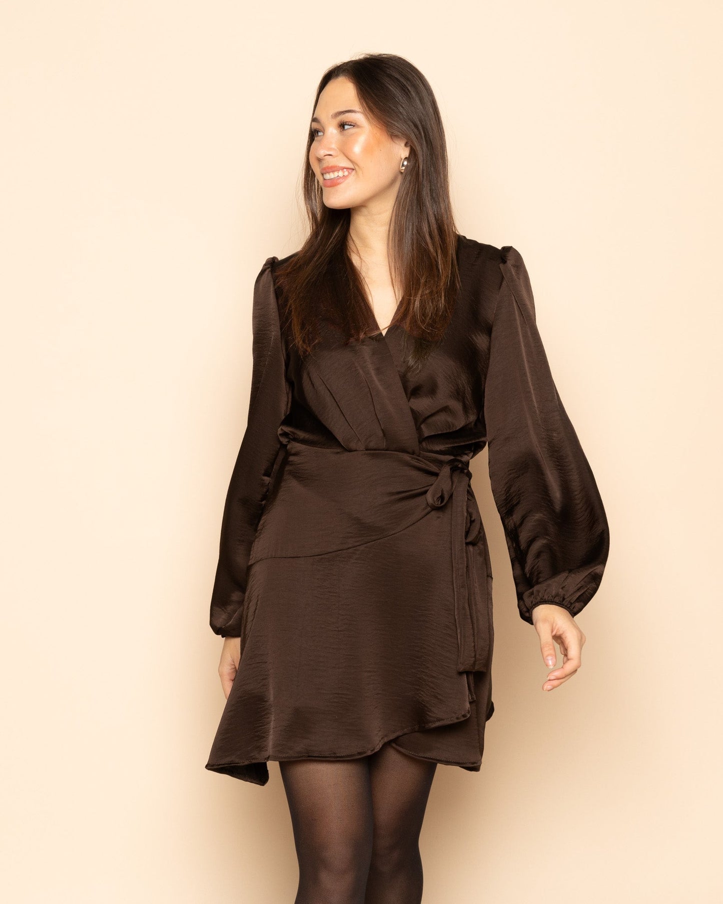 ELINE SATIN CRINKLE WRAP DRESS BRUIN