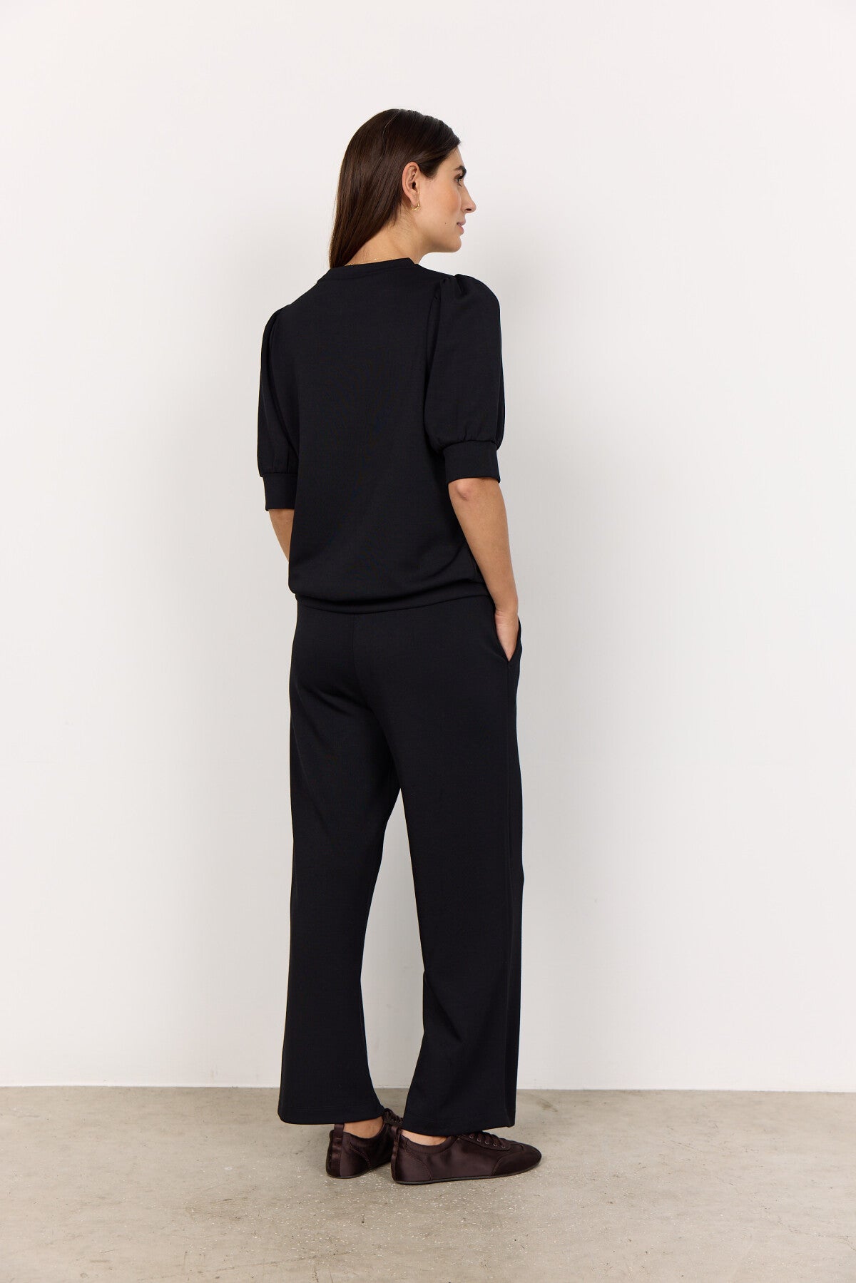 Elena™ – Blusa de Felpa con Mangas Cortas Negra