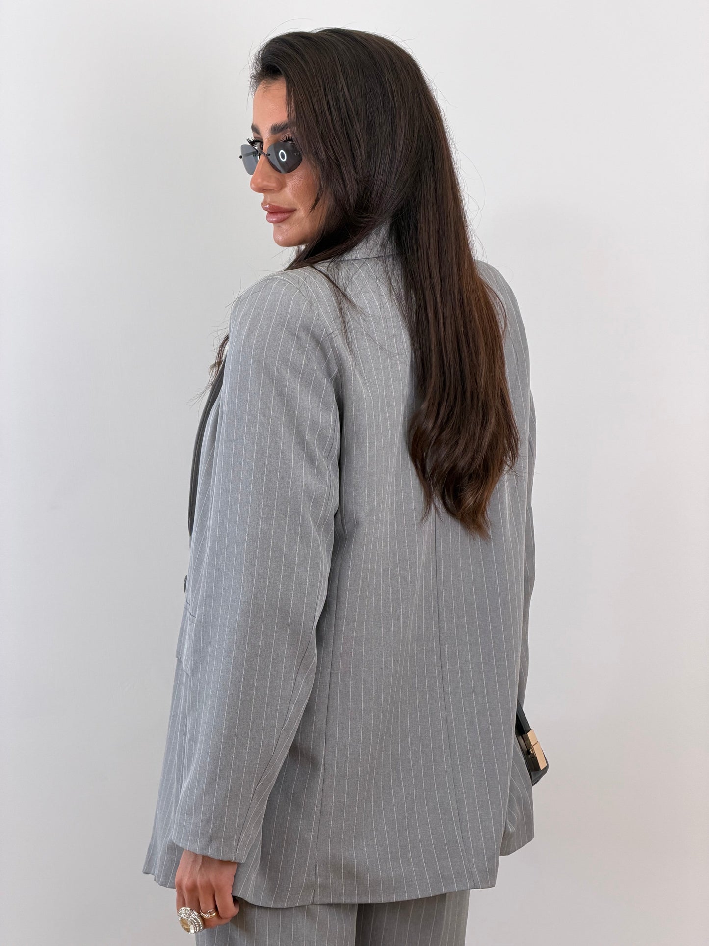 Tailleur grigio gessato 30990.