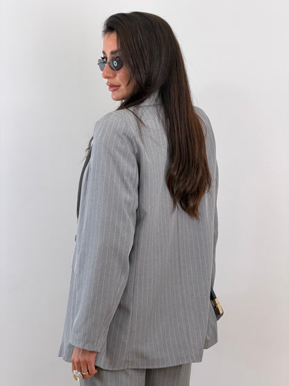 Tailleur grigio gessato 30990.