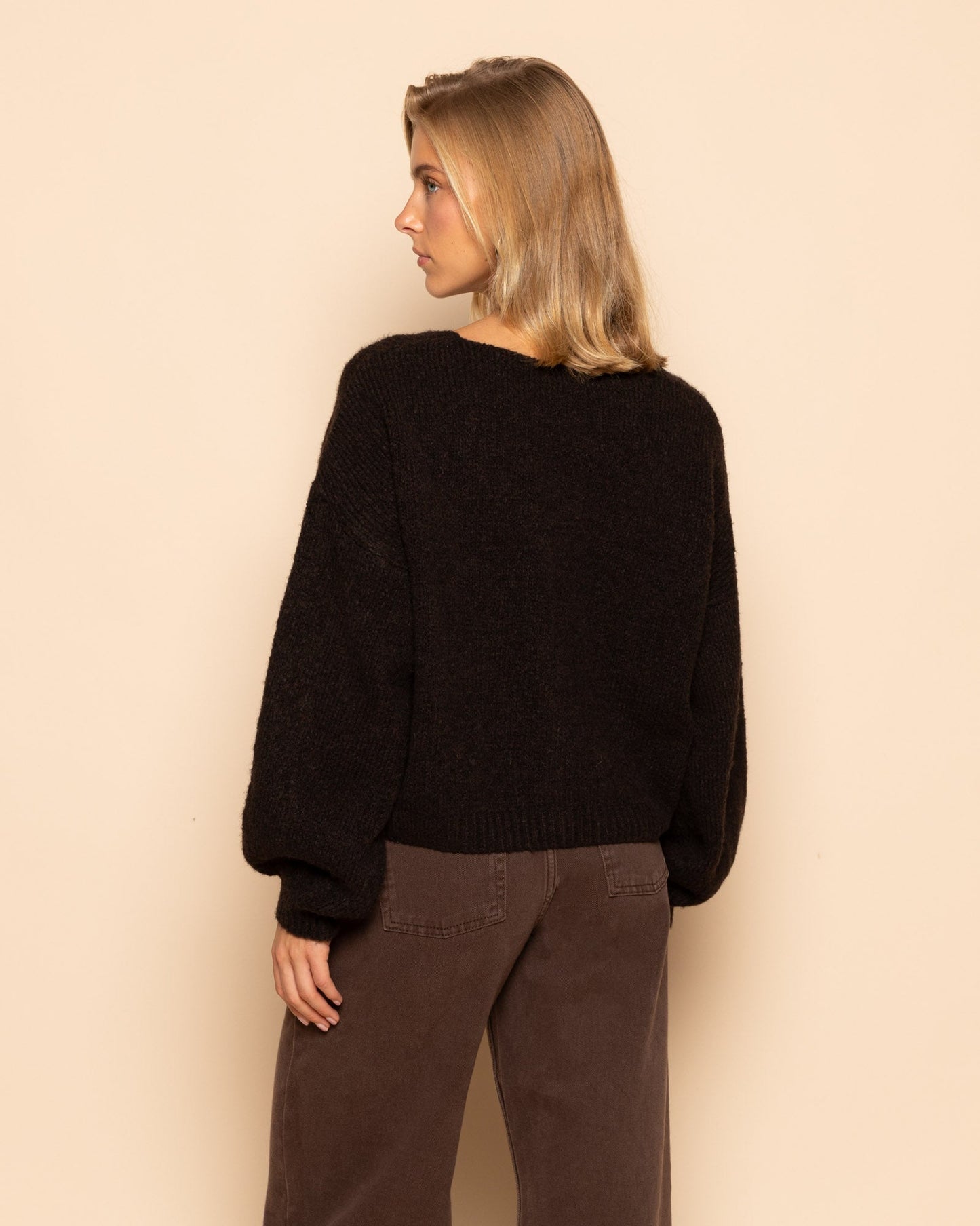JOLIE V-NECK CARDIGAN DONKERBRUIN
