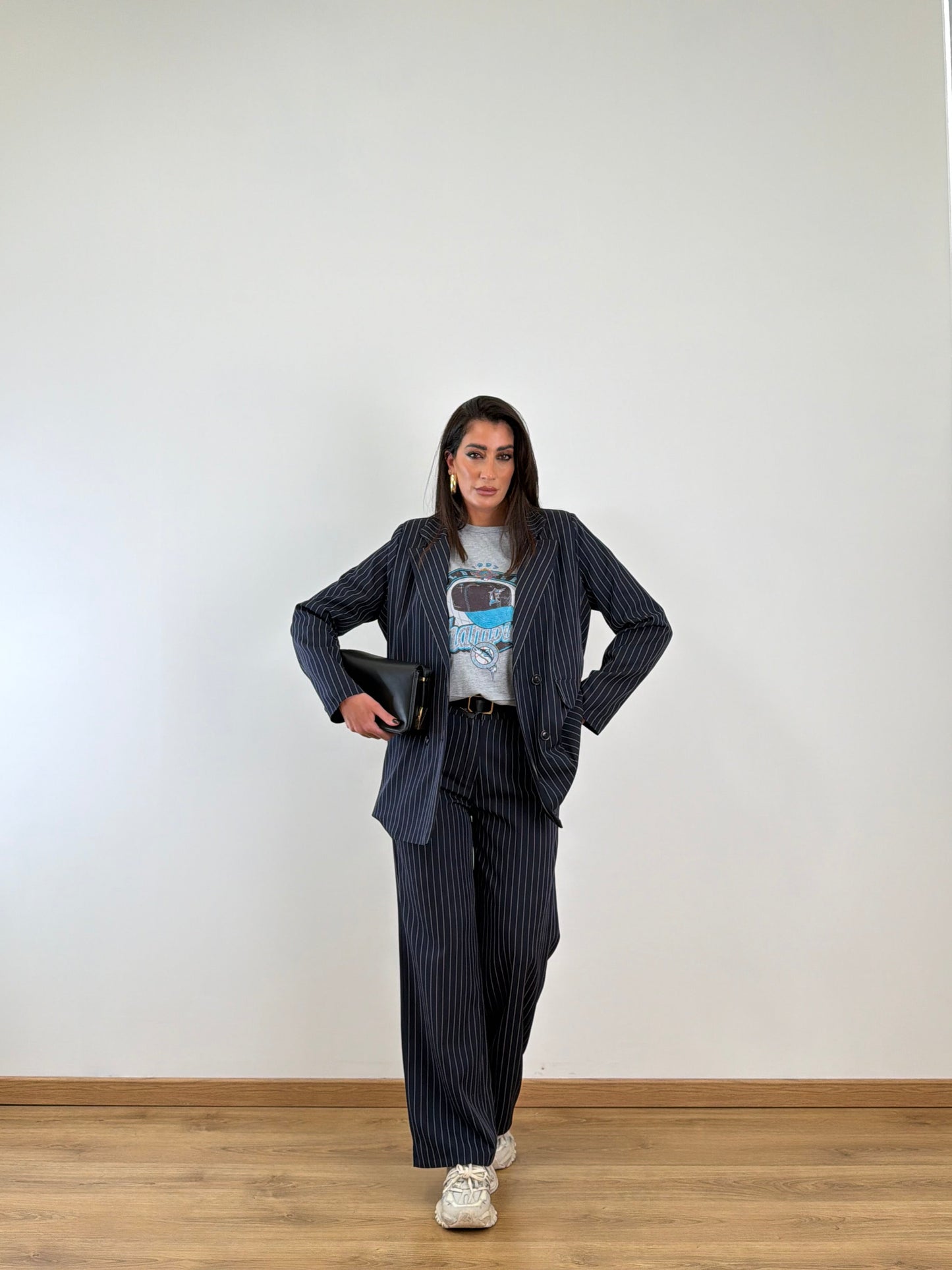 Tailleur blu gessato 30990.