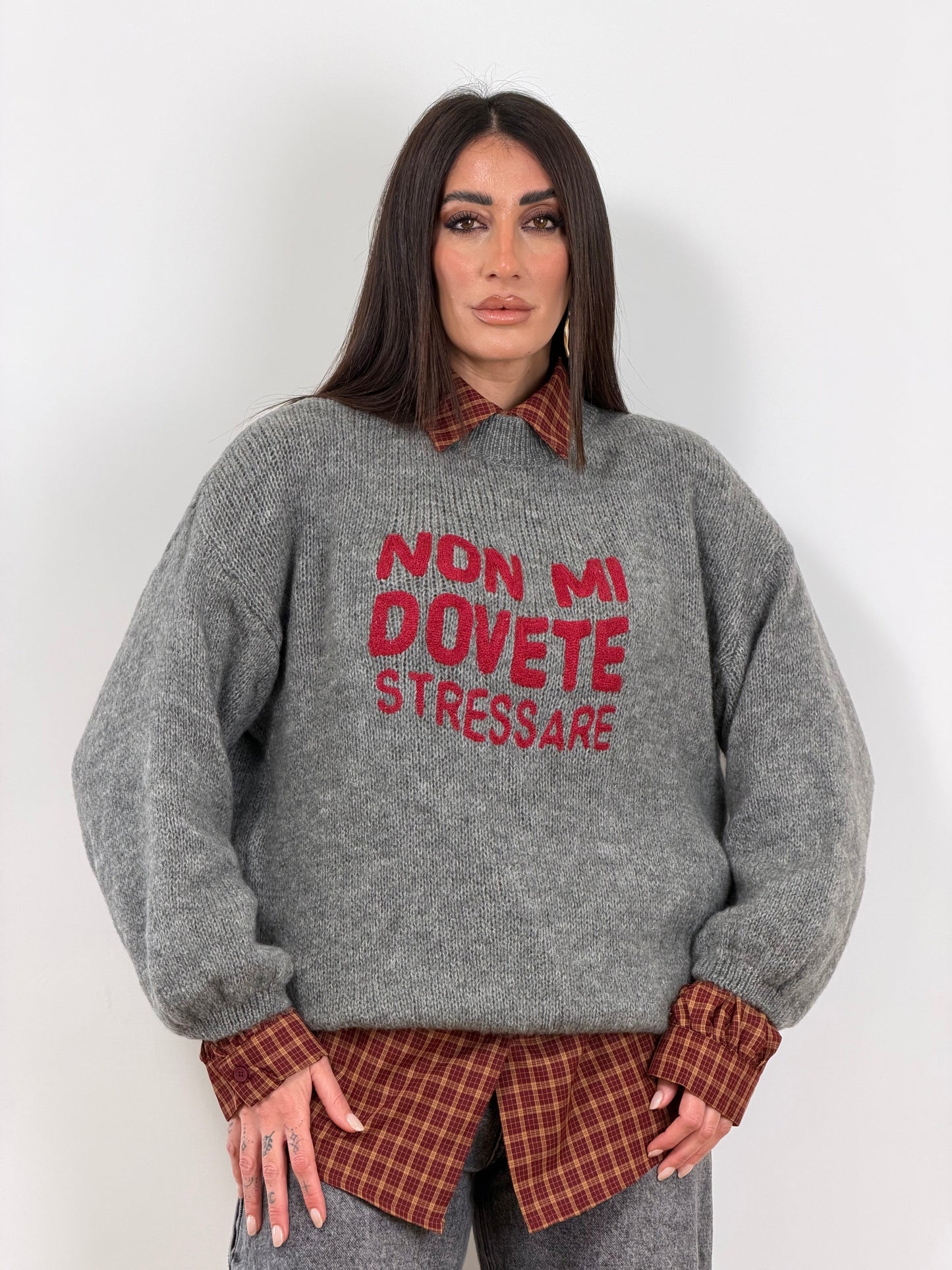 Pull grigio scritta rossa *NON MI STRESSARE * A3591