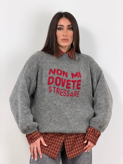 Pull grigio scritta rossa *NON MI STRESSARE * A3591