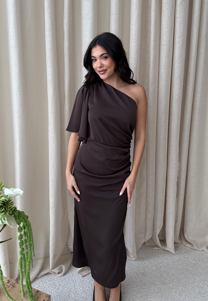 Vestido de un solo hombro