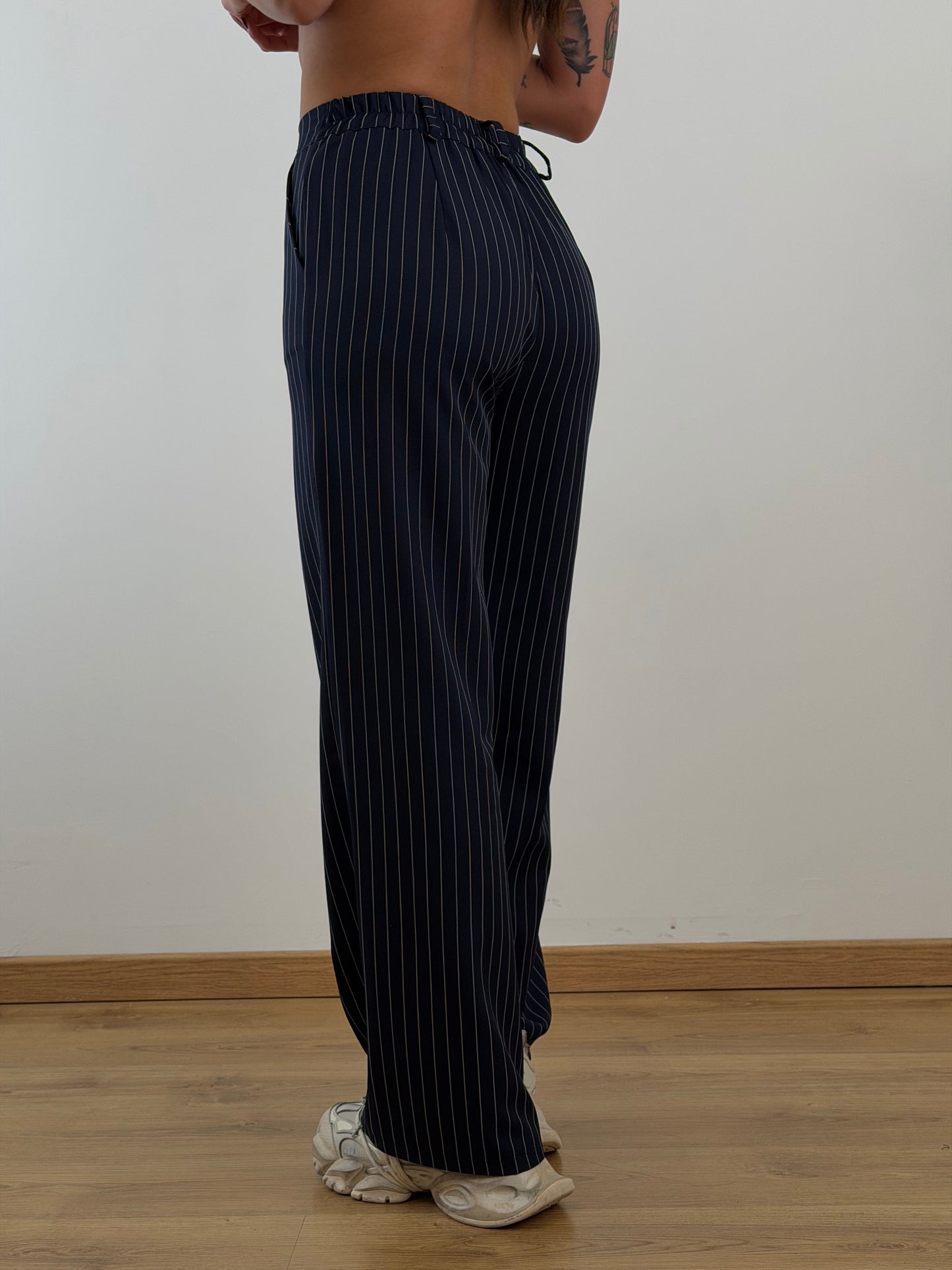 Tailleur blu gessato 30990.