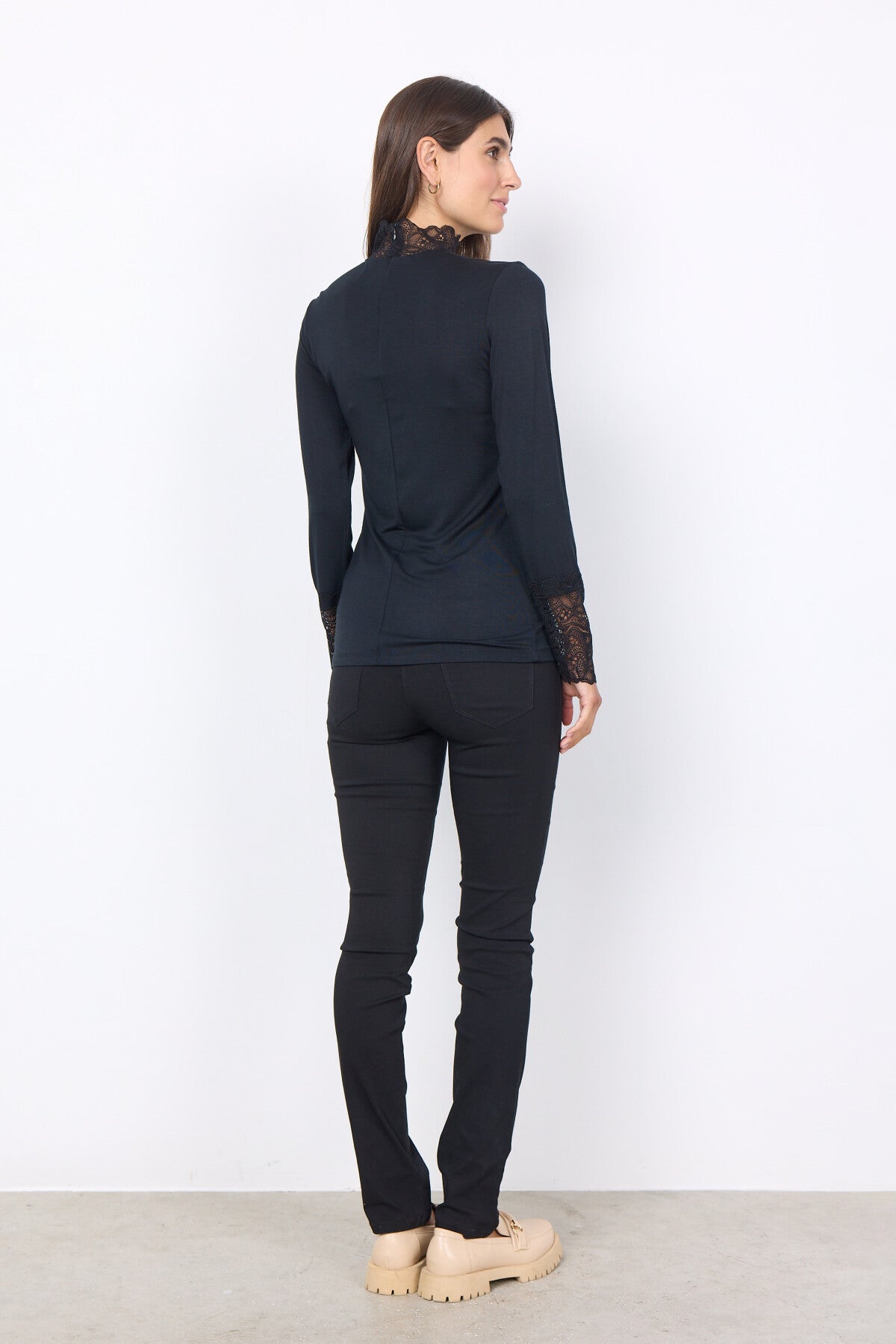 Alba™ – Camiseta de Encaje con Escote en V Azul Marino