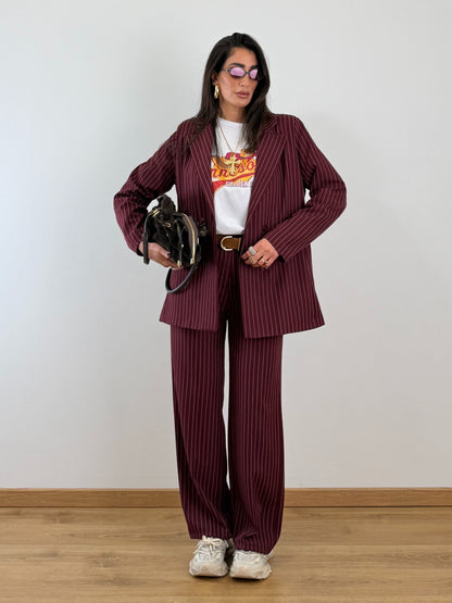 Tailleur bordò gessato 30990.