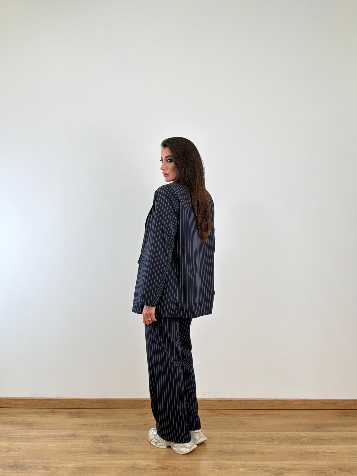 Tailleur blu gessato 30990.