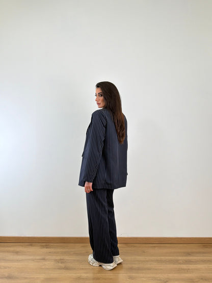 Tailleur blu gessato 30990.