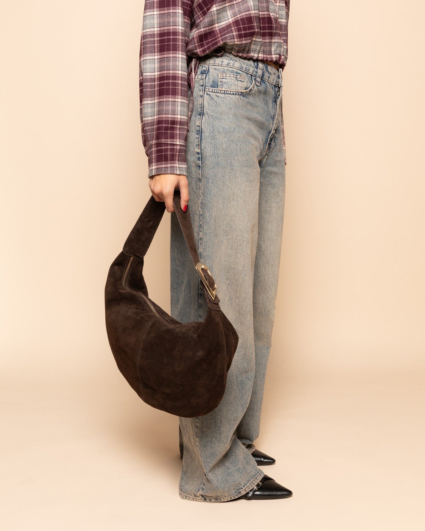 BUCKLE SUEDE SHOULDER BAG BRUIN