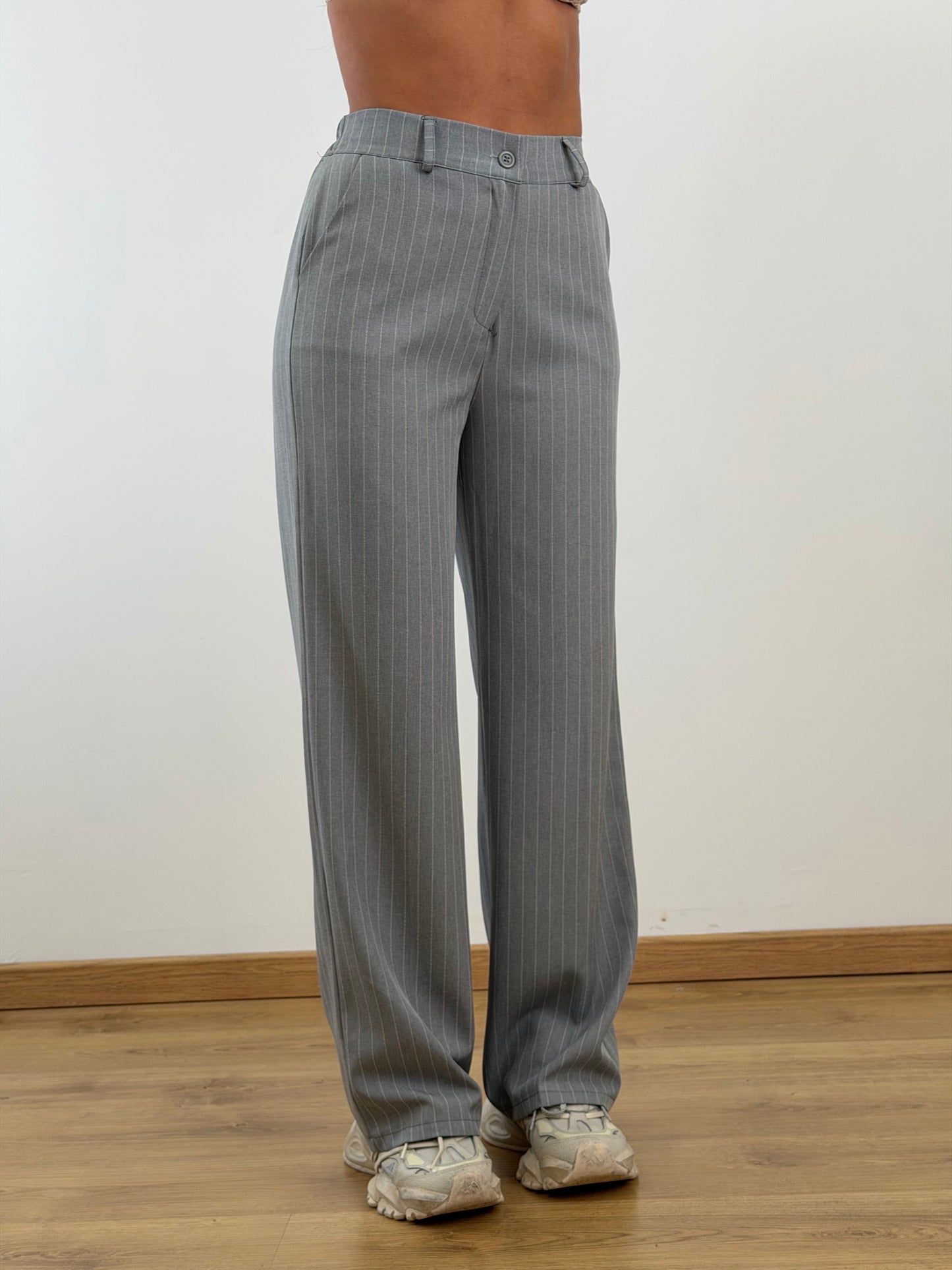 Tailleur grigio gessato 30990.