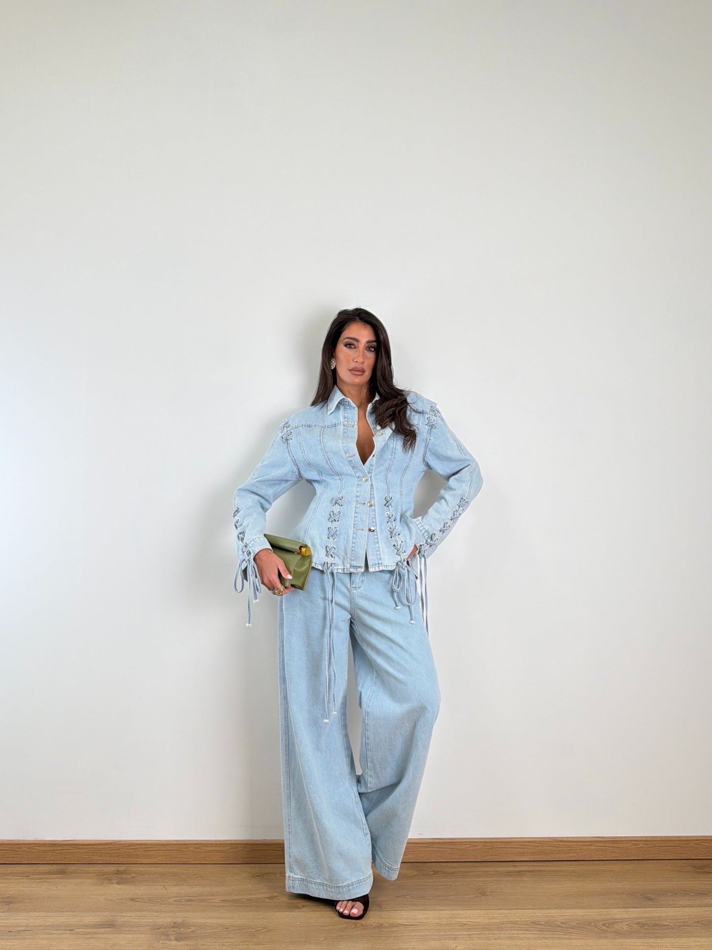 Giacca jeans chiaro con stringhe Z2576