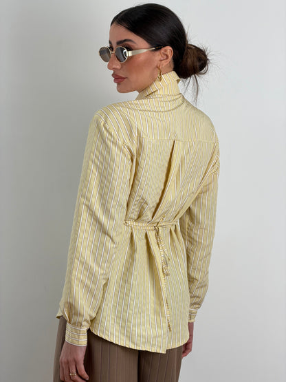 Camicia gialla con cravatta M13410
