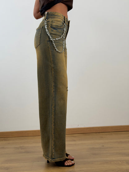 Jeans sabbiato con catena H3528