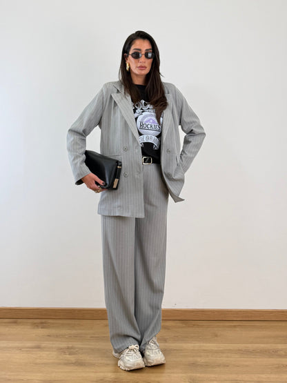Tailleur grigio gessato 30990.