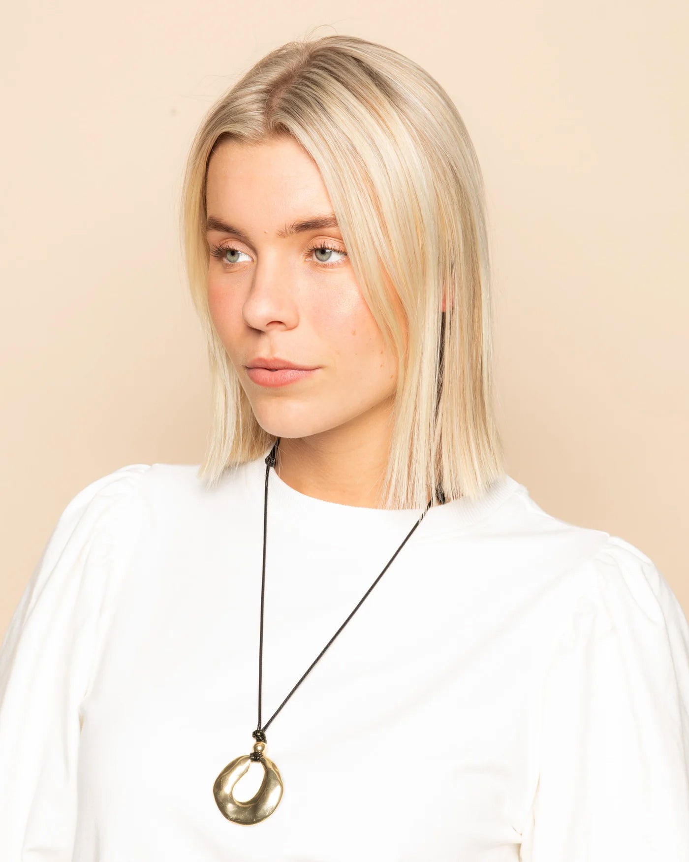 PENDANT CORD NECKLACE