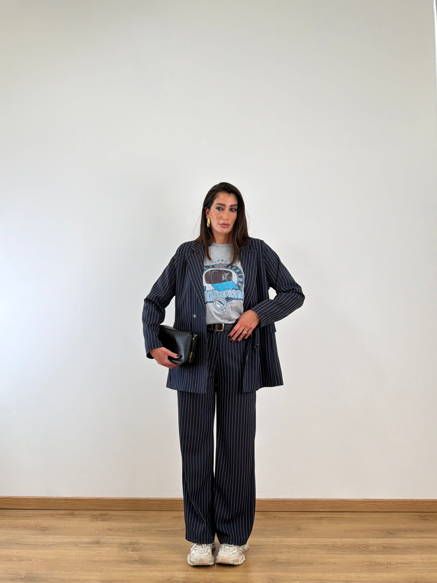 Tailleur blu gessato 30990.