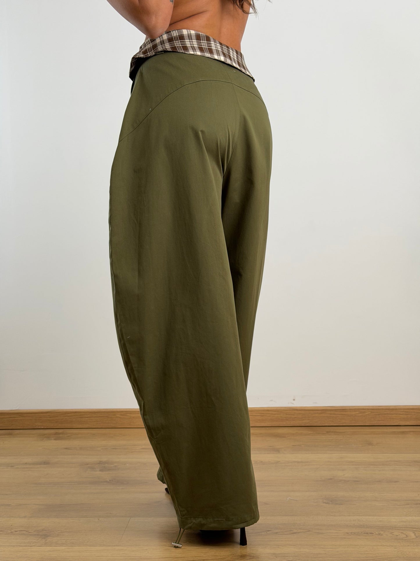 Pantaloni verde militare TR8912